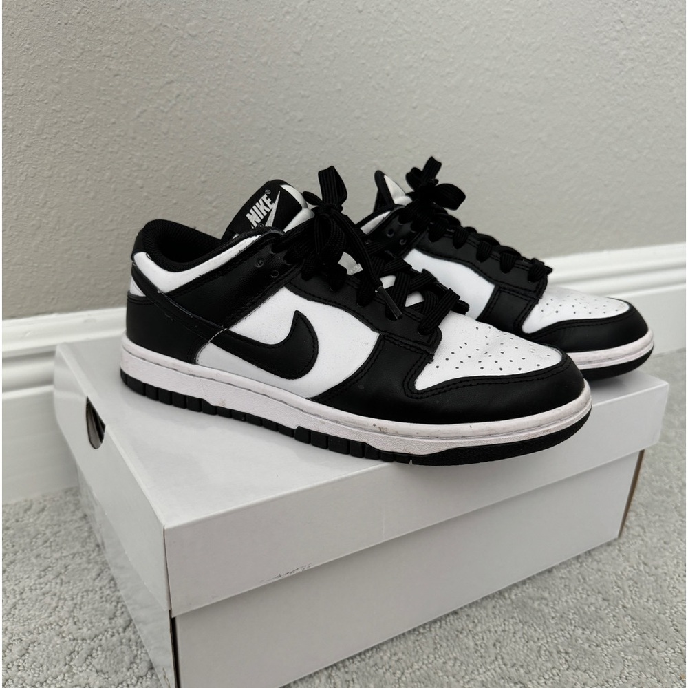 Black and white Nike dunks